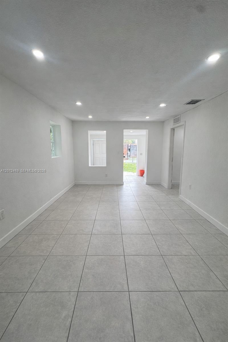 QUEENS PARK - Residential