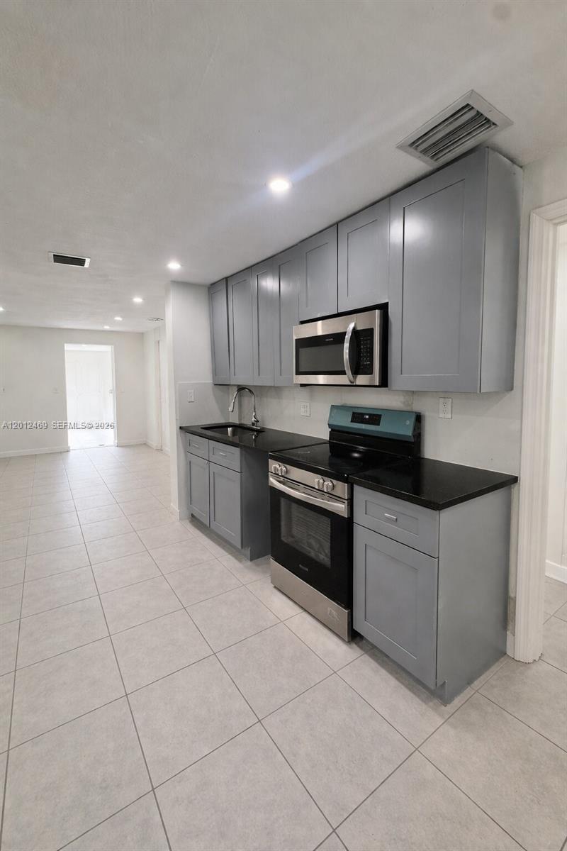 QUEENS PARK - Residential