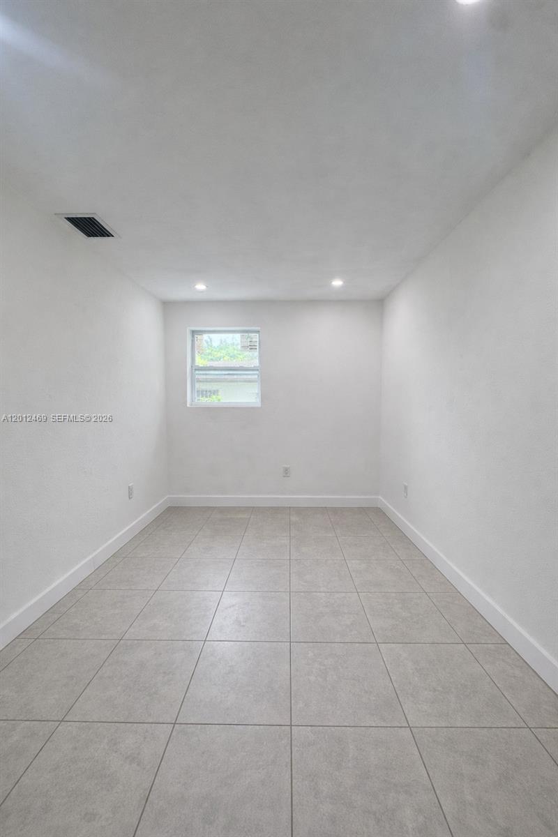 QUEENS PARK - Residential