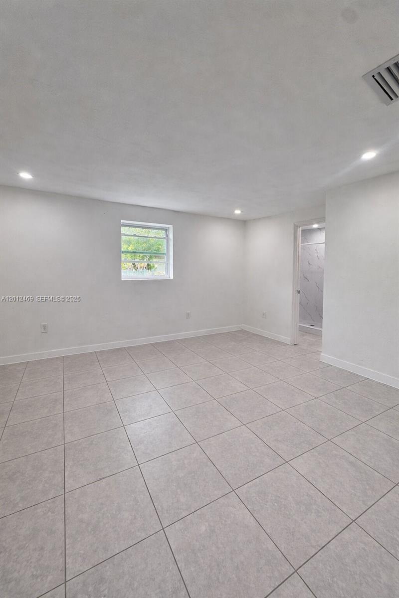 QUEENS PARK - Residential