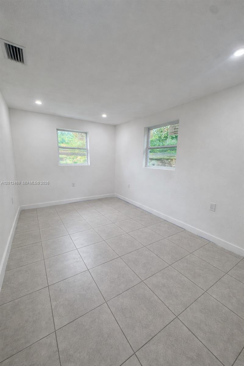 QUEENS PARK - Residential