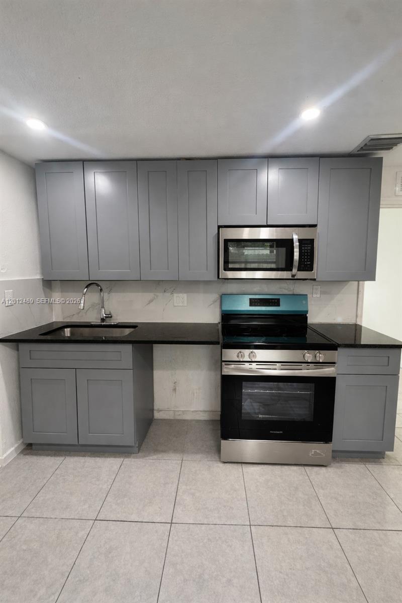 QUEENS PARK - Residential