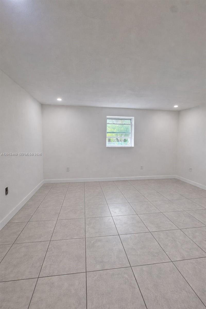 QUEENS PARK - Residential