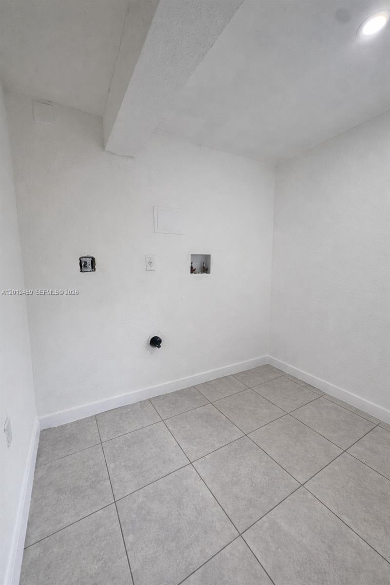 QUEENS PARK - Residential