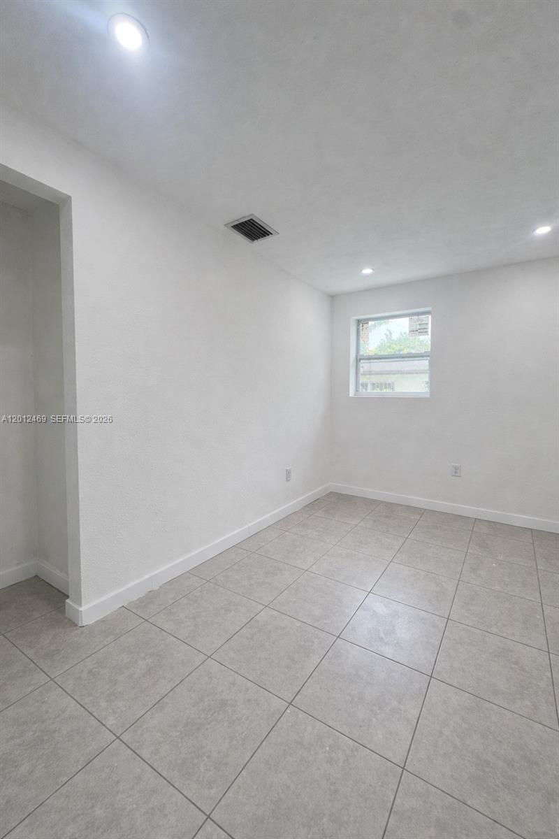 QUEENS PARK - Residential