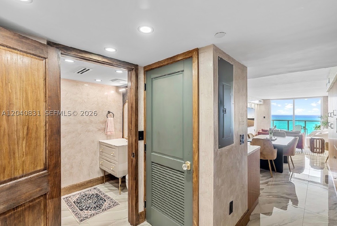 THE ROYAL CLUB CONDO - Residential