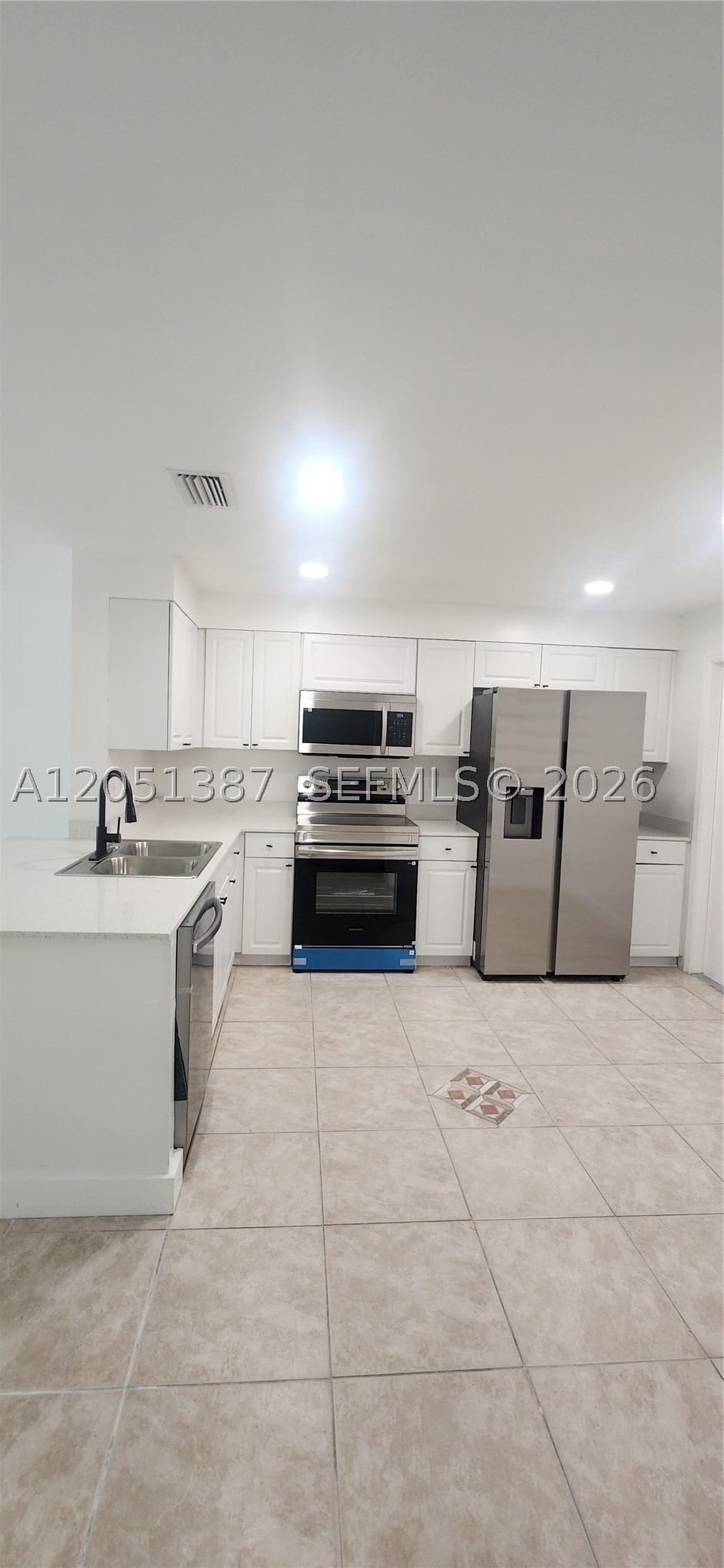 SECTORS 3 & 4 BOUNDARY PL - Residential Lease