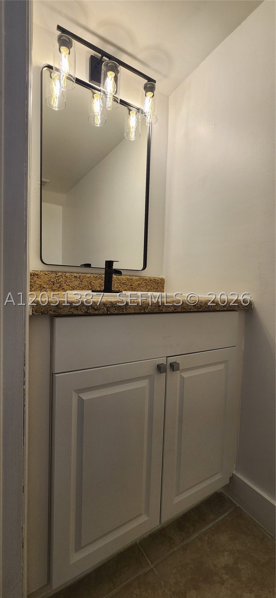 SECTORS 3 & 4 BOUNDARY PL - Residential Lease