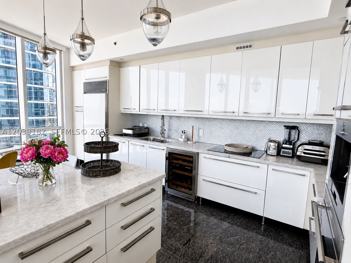 TDR TOWER III CONDO - Residential