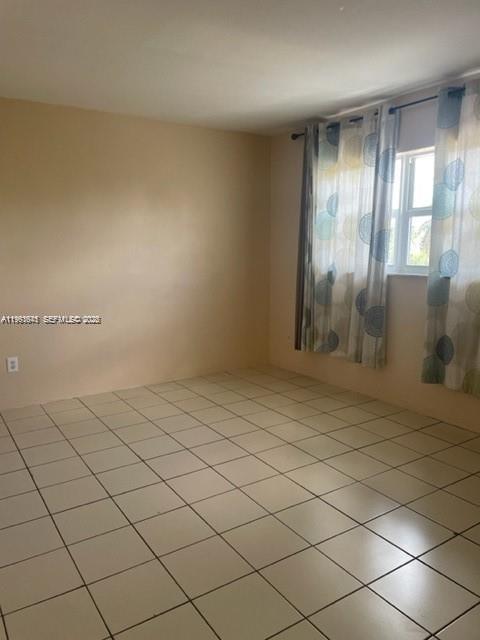 SEVENTEENTH GREEN CONDO - Residential