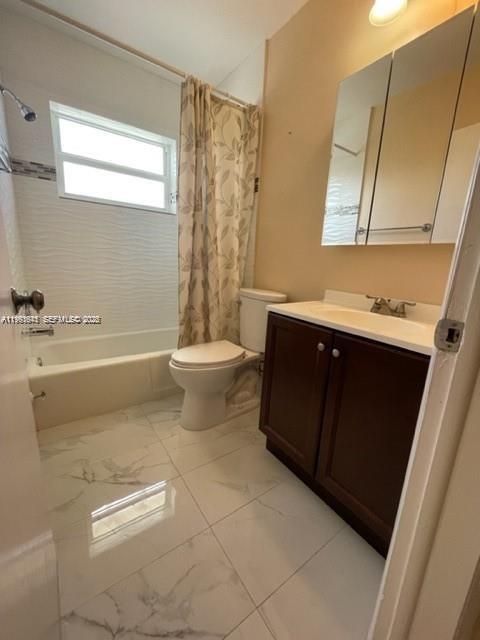 SEVENTEENTH GREEN CONDO - Residential