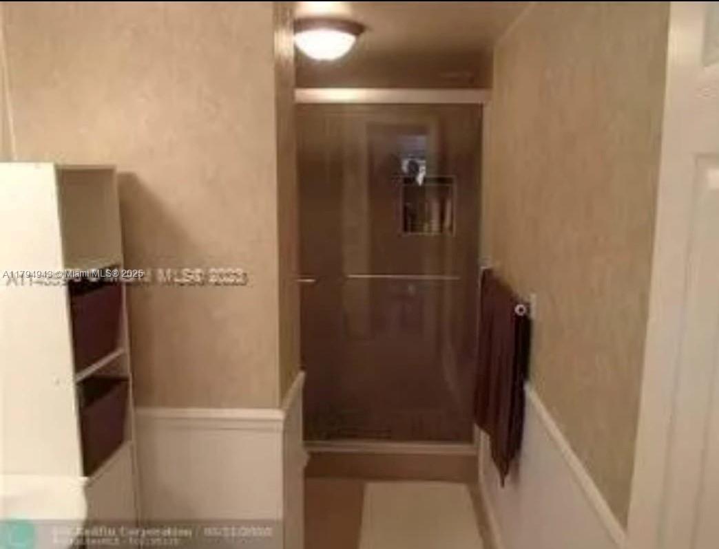 HILLCREST N0 21 CONDO - Residential