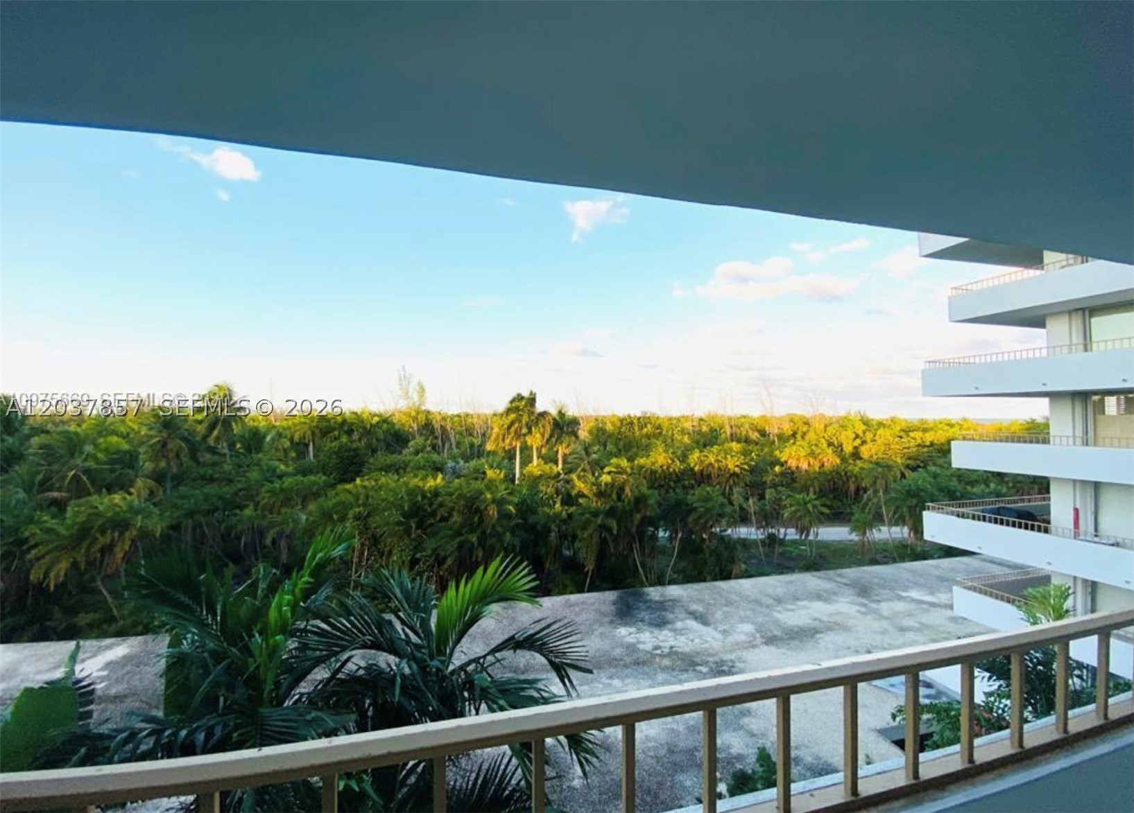 COMMODORE CLUB WEST CONDO - Residential Lease