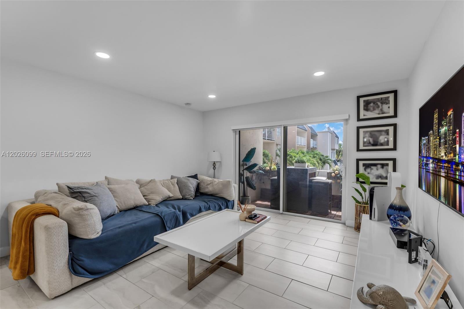 KINGS CREEK SO CONDO - Residential