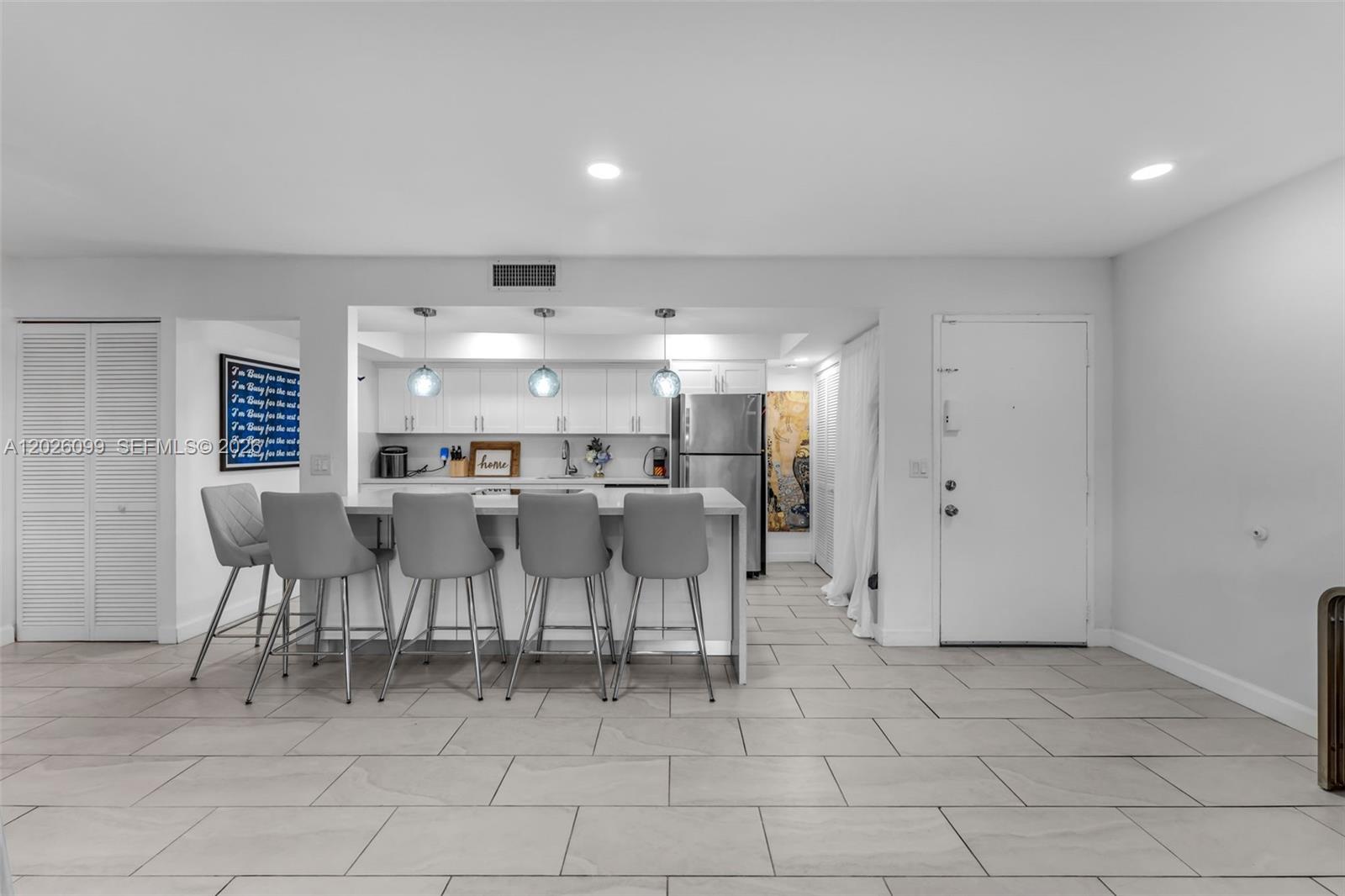 KINGS CREEK SO CONDO - Residential