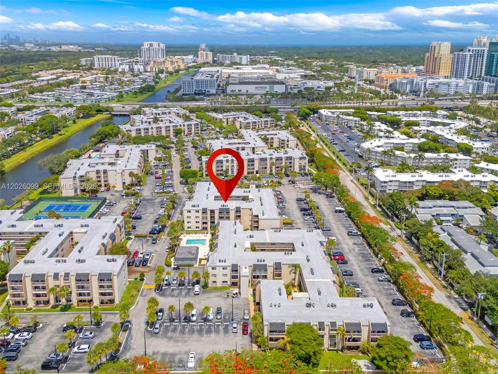 KINGS CREEK SO CONDO - Residential