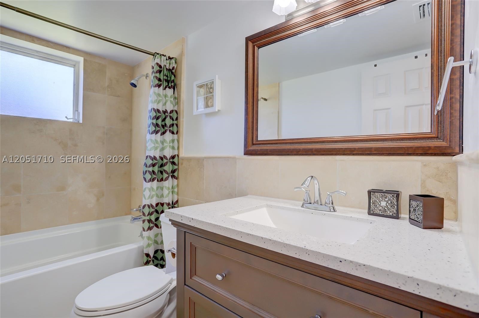 VILLAGE ROYALE CONDO 7 - Residential