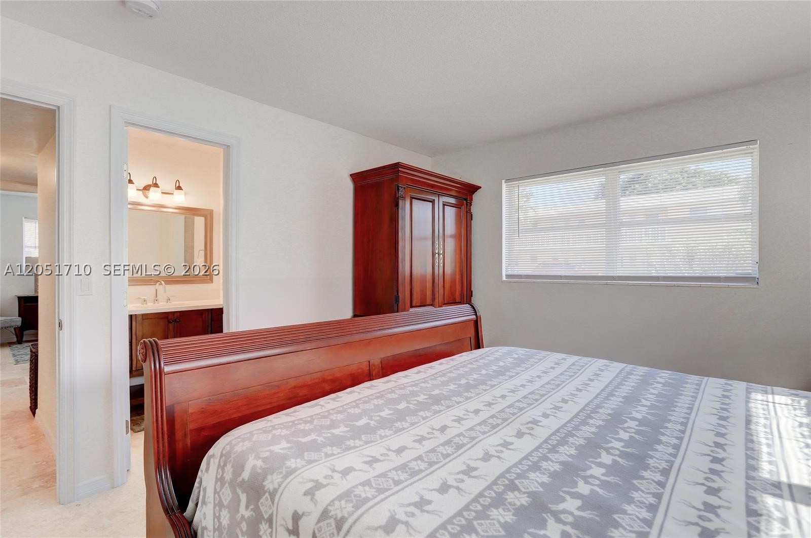 VILLAGE ROYALE CONDO 7 - Residential