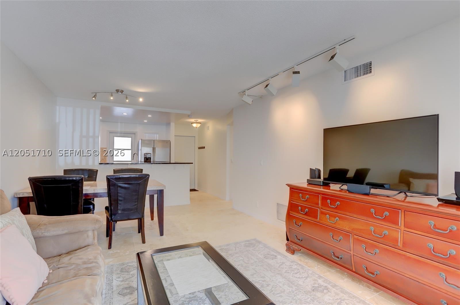 VILLAGE ROYALE CONDO 7 - Residential