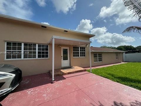 Oversized lot, great potential to build 2 houses