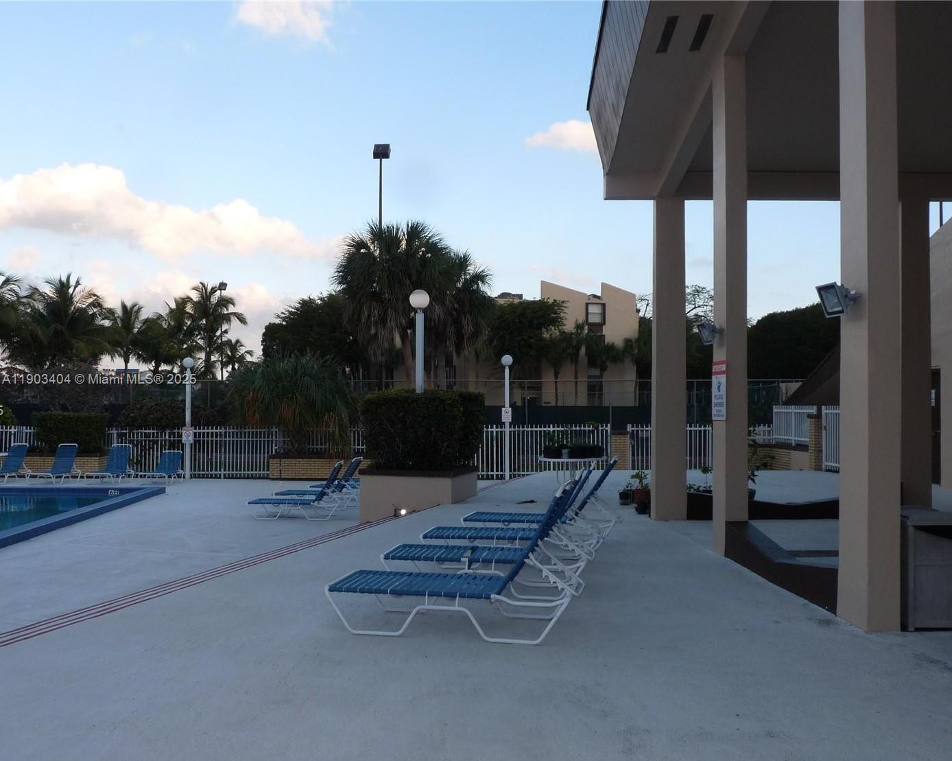 PROMENADE AT KENDALE LAKE - Residential