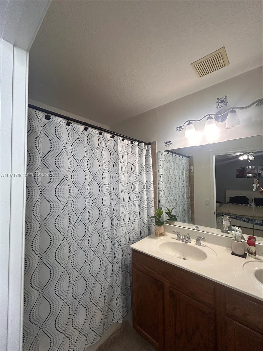 MANDARIN LAKES - Residential