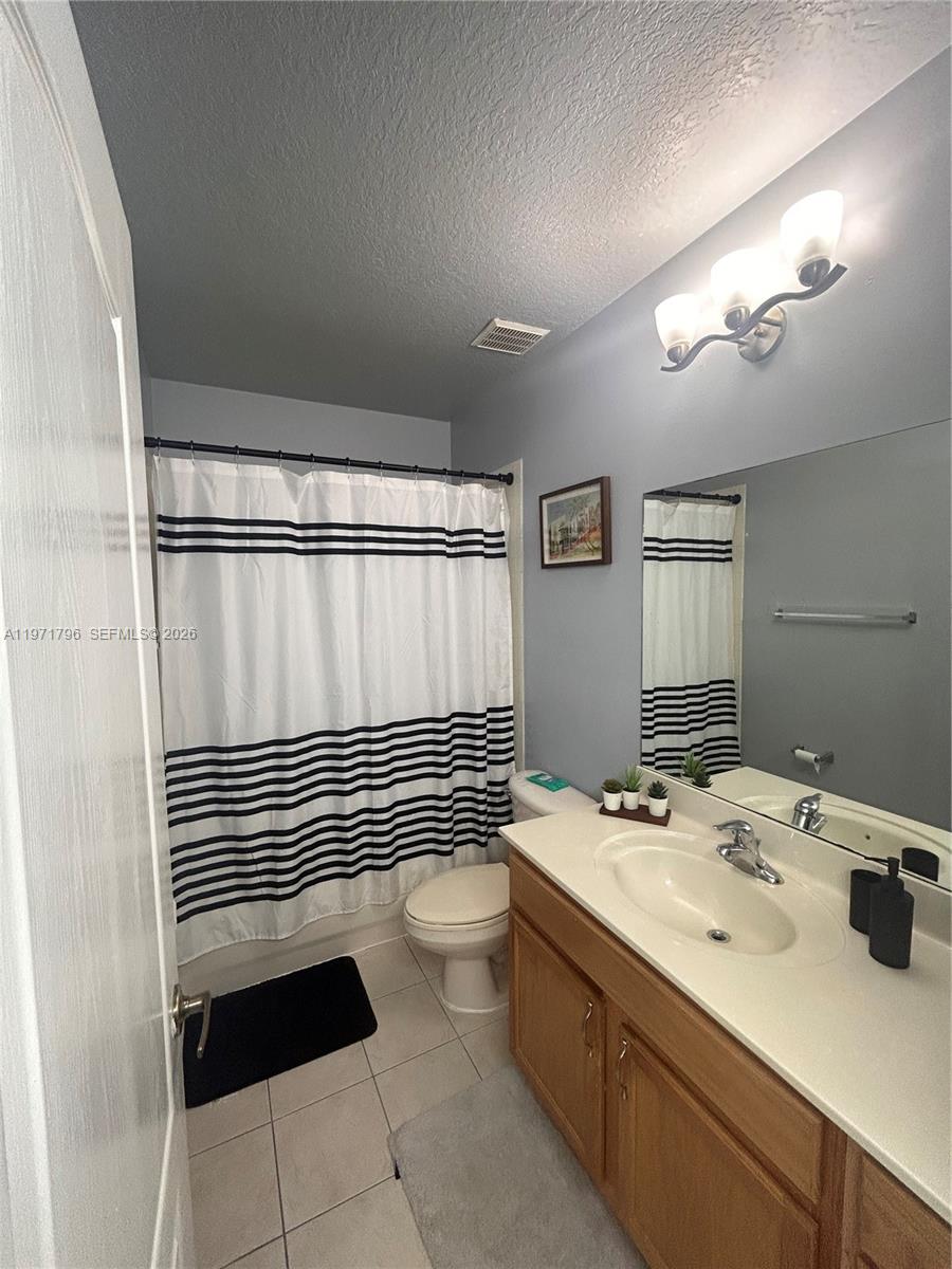 MANDARIN LAKES - Residential