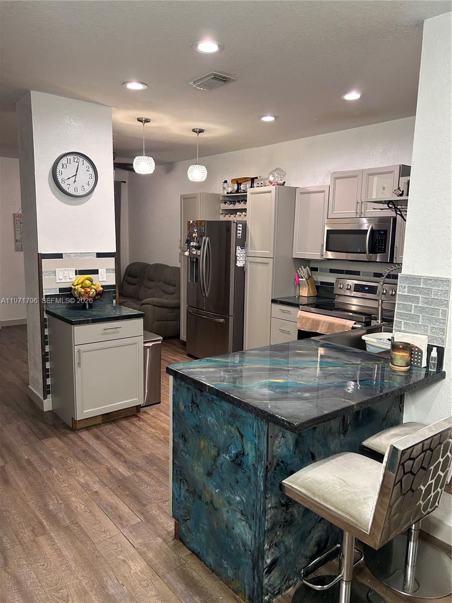 MANDARIN LAKES - Residential