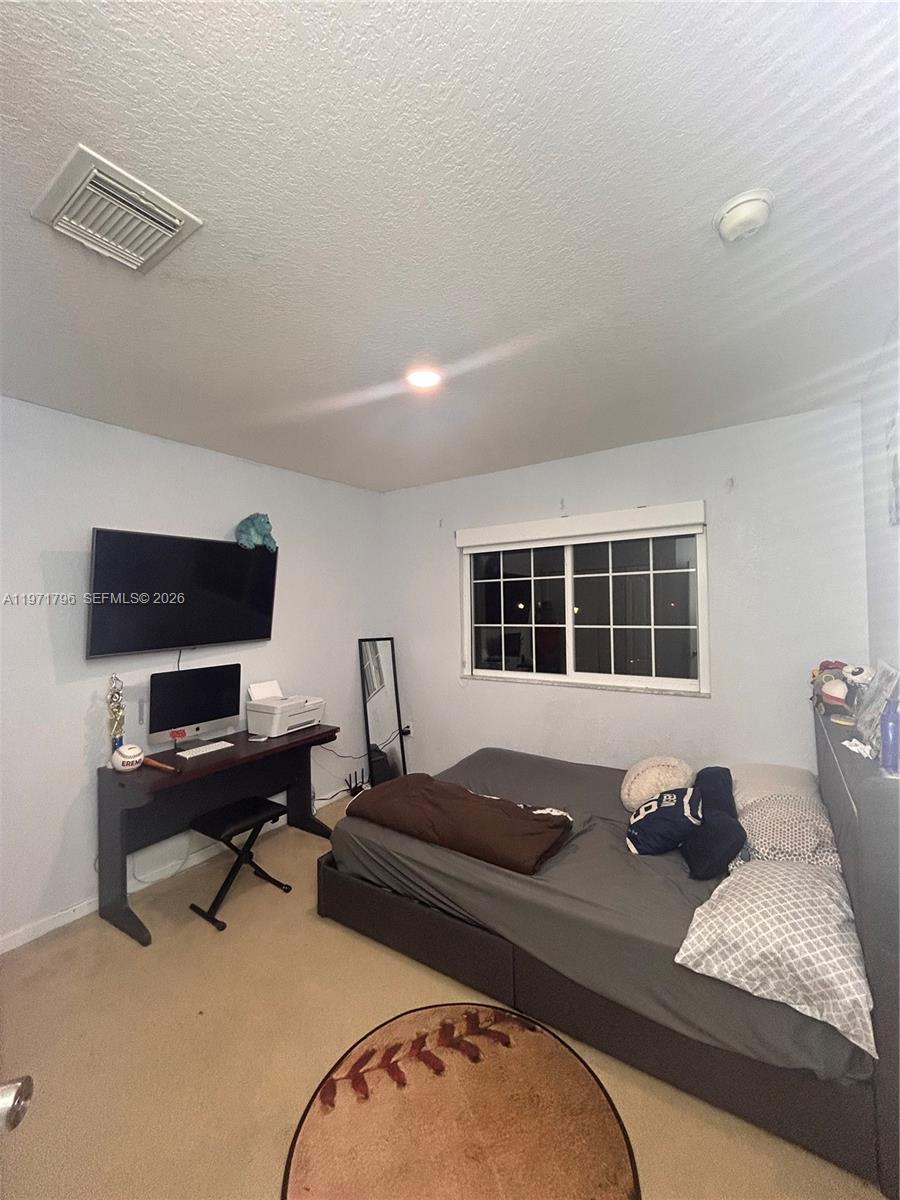 MANDARIN LAKES - Residential