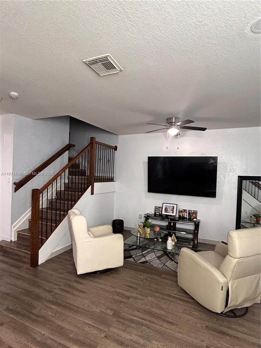MANDARIN LAKES - Residential
