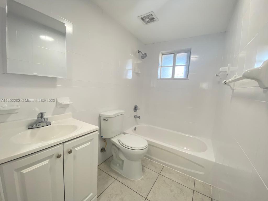 LAWRENCE ESTATE LAND CO - Residential Lease