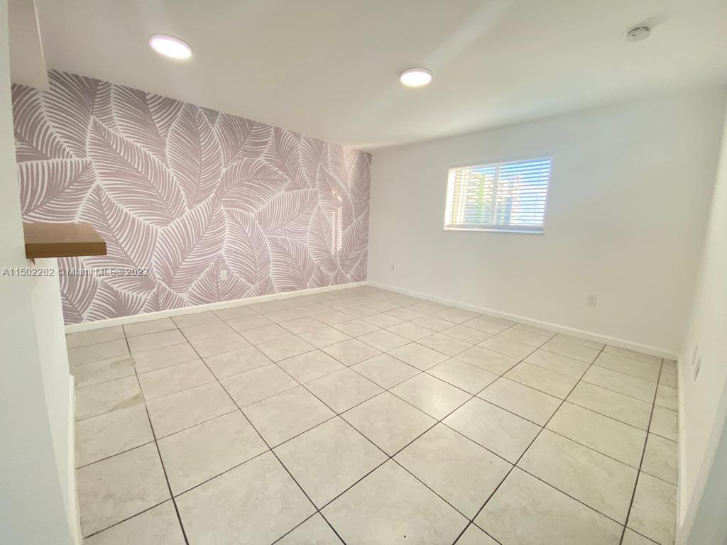 LAWRENCE ESTATE LAND CO - Residential Lease