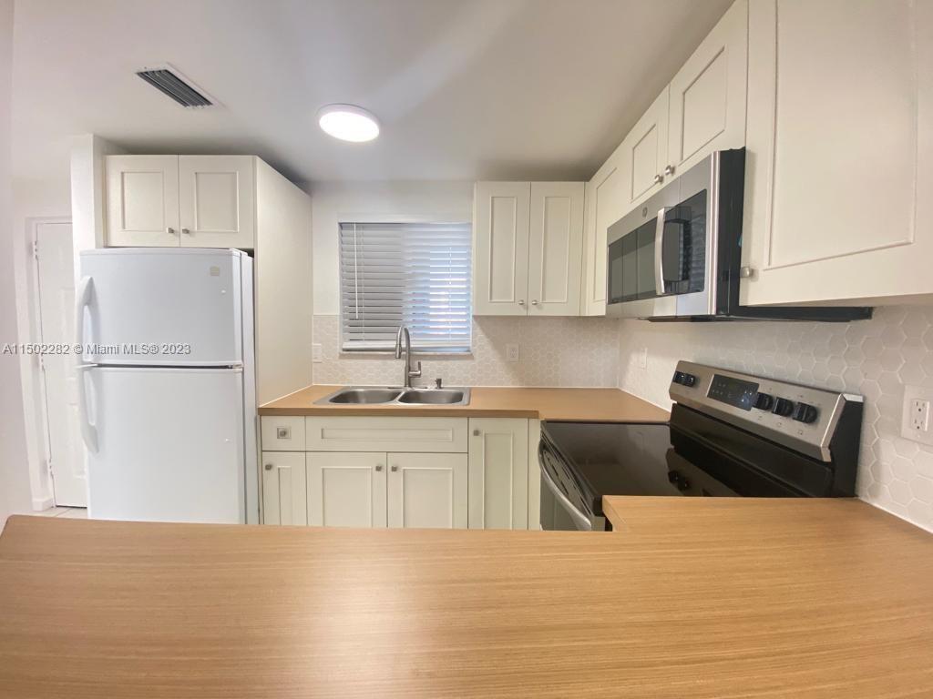 LAWRENCE ESTATE LAND CO - Residential Lease