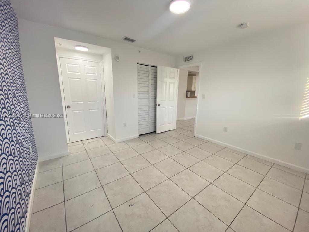 LAWRENCE ESTATE LAND CO - Residential Lease