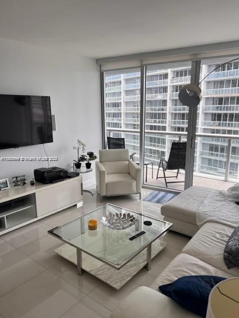 ICONBRICKELL CONDO NO 1 - Residential Lease