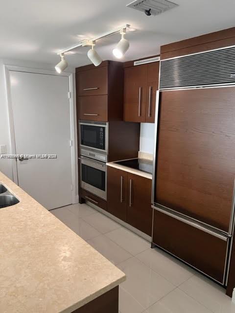 ICONBRICKELL CONDO NO 1 - Residential Lease