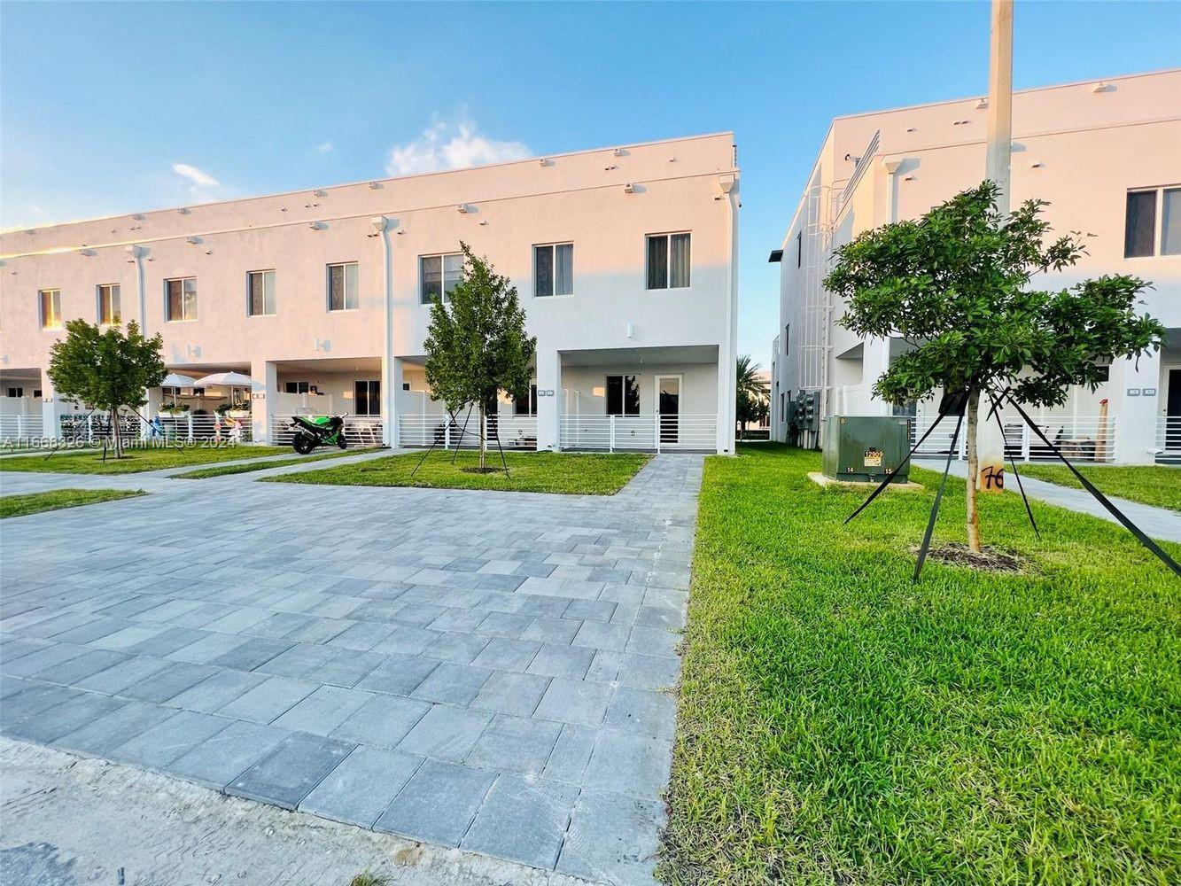 LANDMARK AT DORAL - Residential Lease
