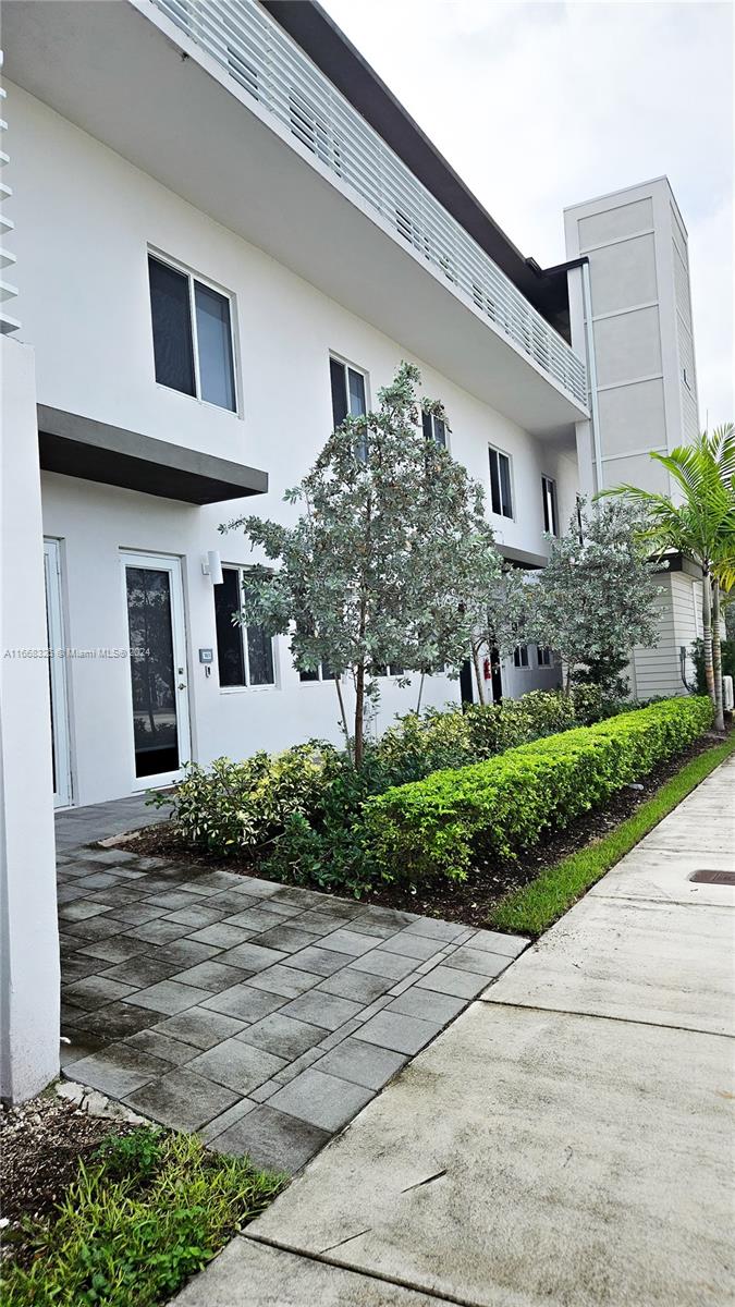 LANDMARK AT DORAL - Residential Lease