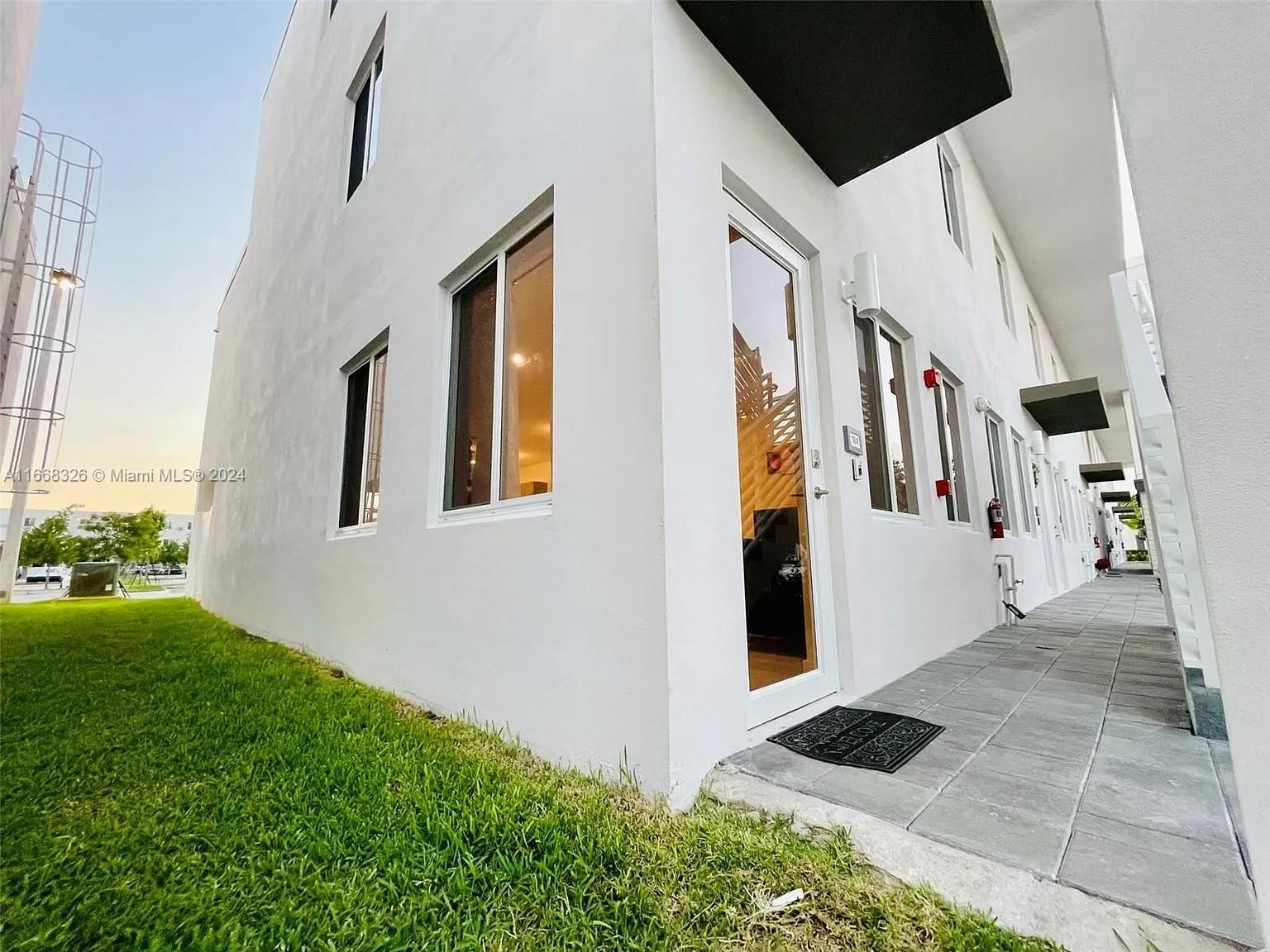 LANDMARK AT DORAL - Residential Lease