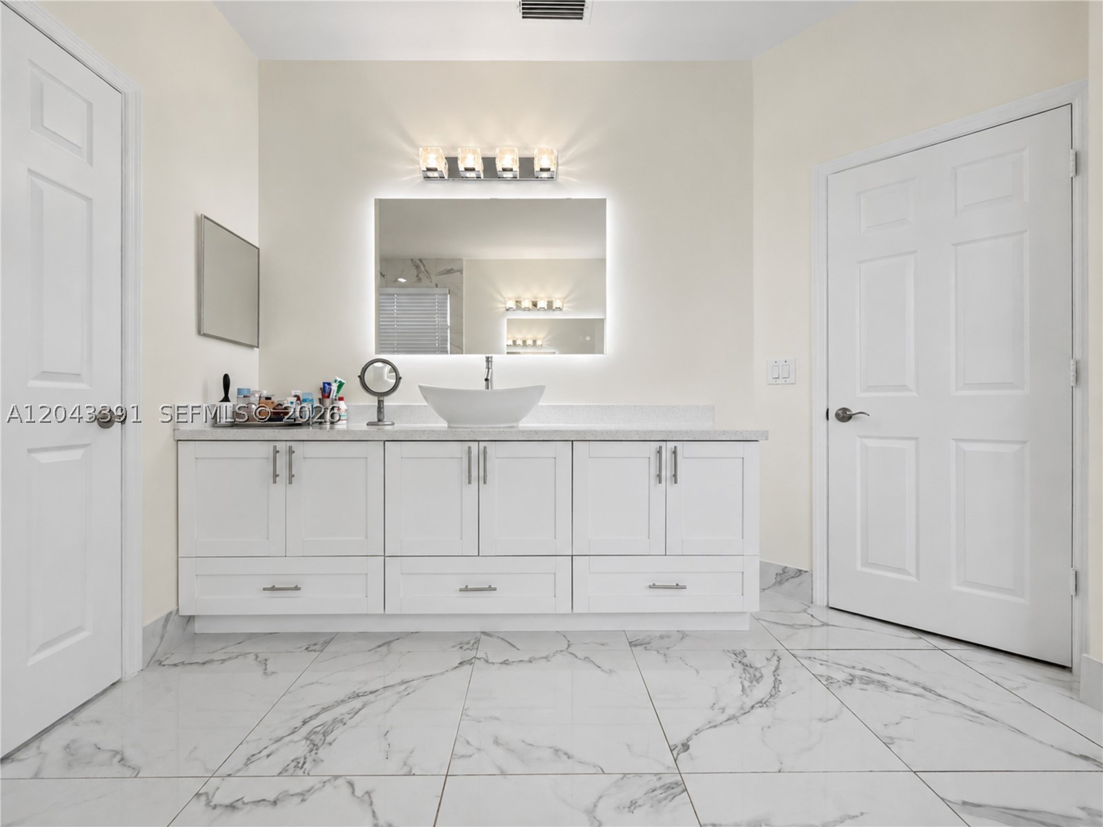 SUNSET LAKES PLAT ONE - Residential