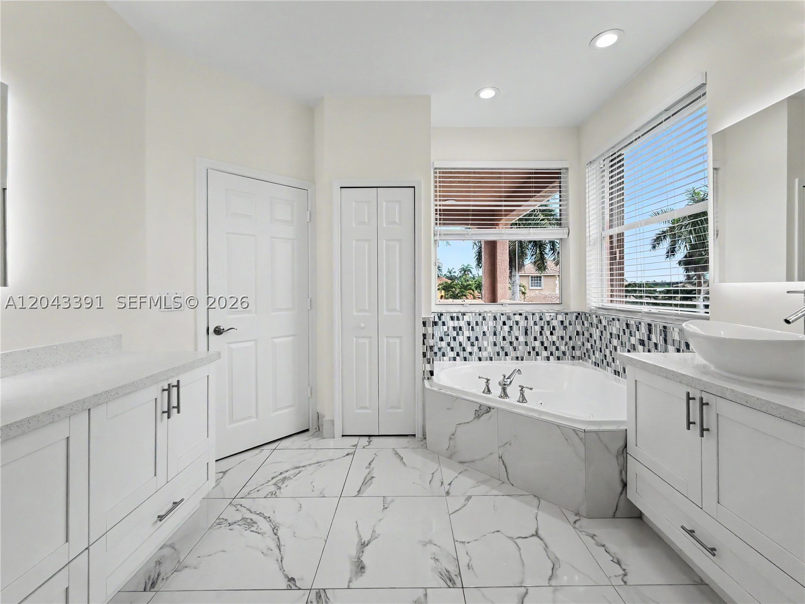 SUNSET LAKES PLAT ONE - Residential