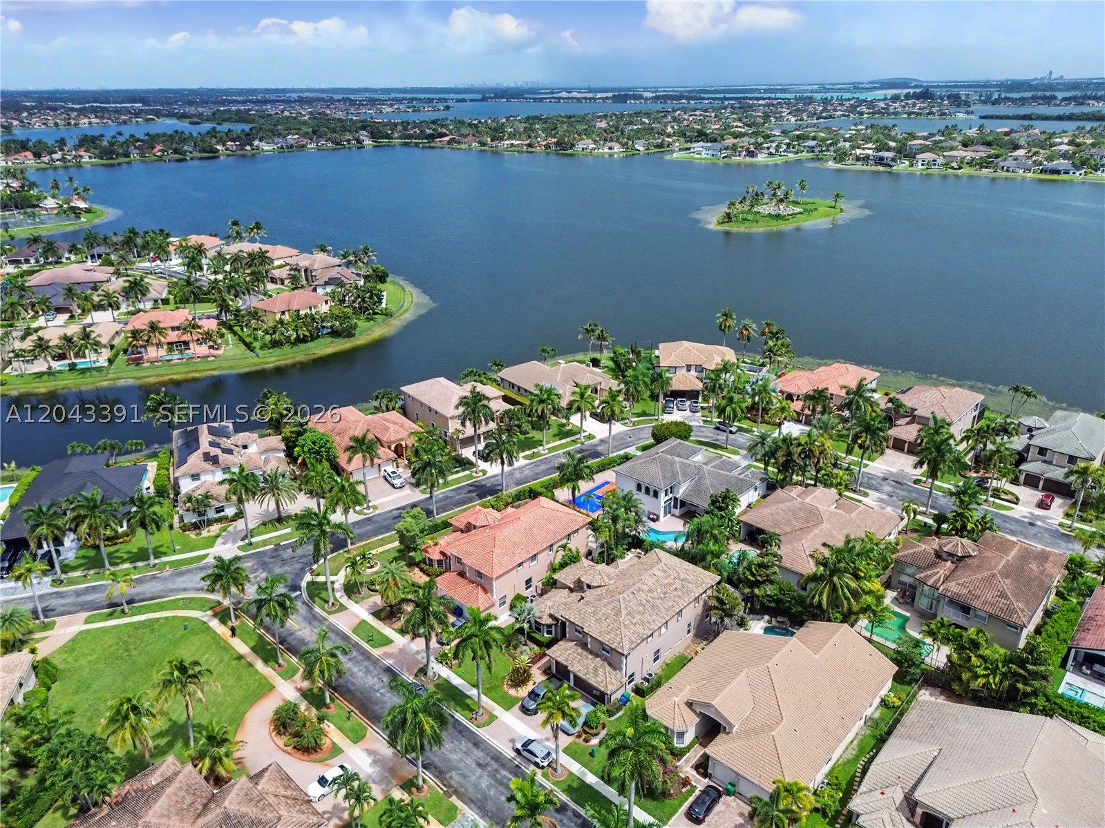 SUNSET LAKES PLAT ONE - Residential