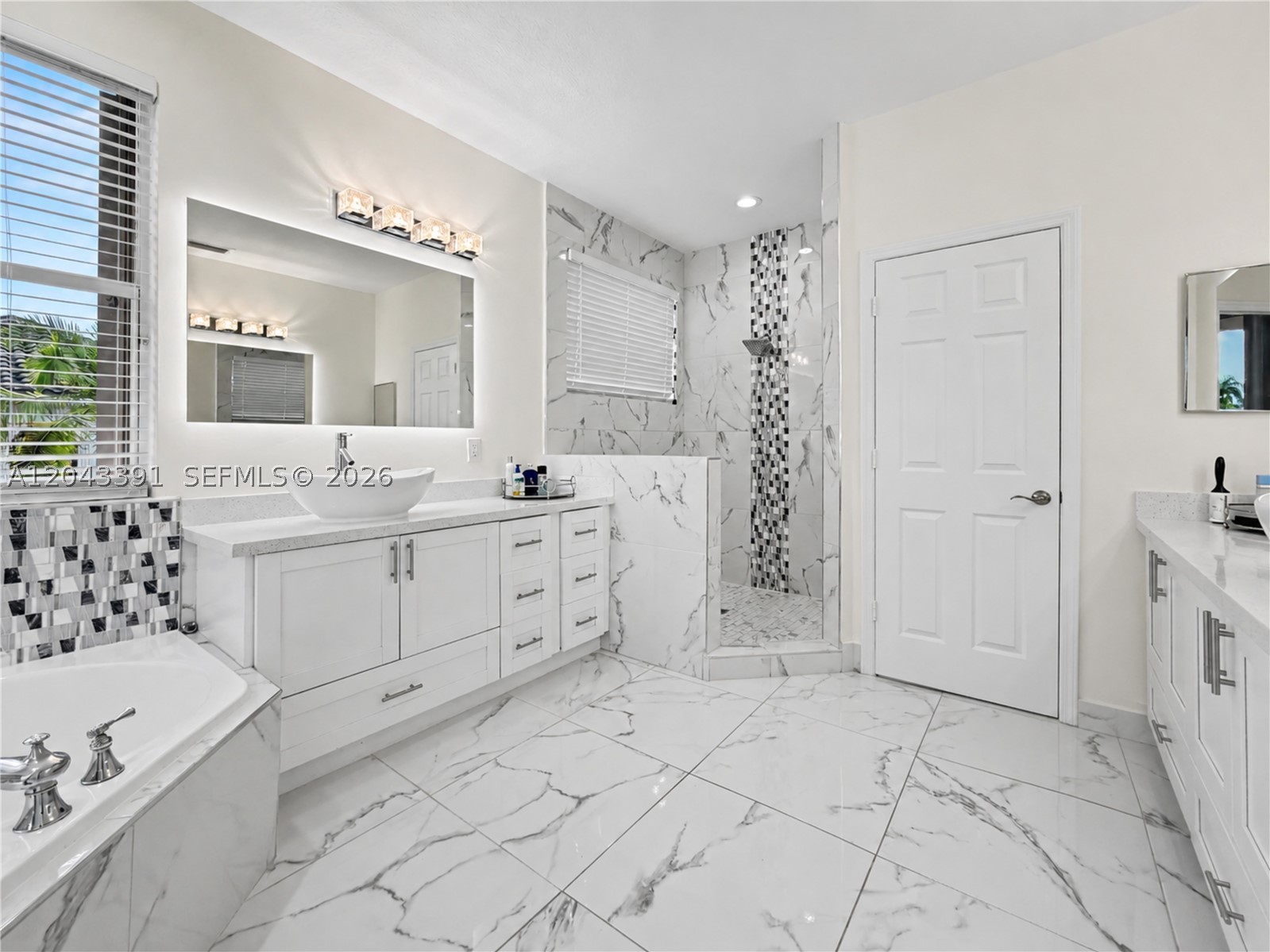 SUNSET LAKES PLAT ONE - Residential