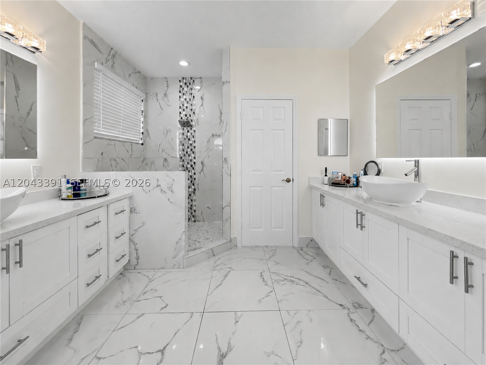 SUNSET LAKES PLAT ONE - Residential