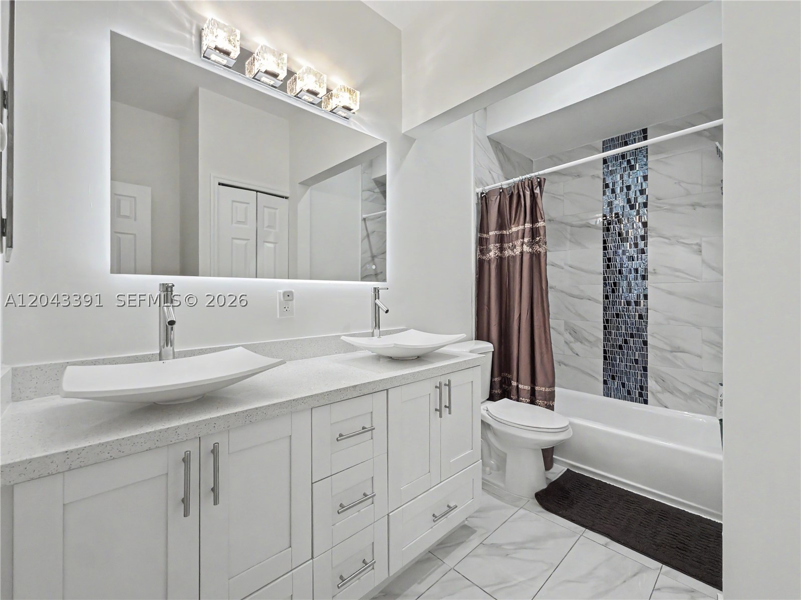 SUNSET LAKES PLAT ONE - Residential
