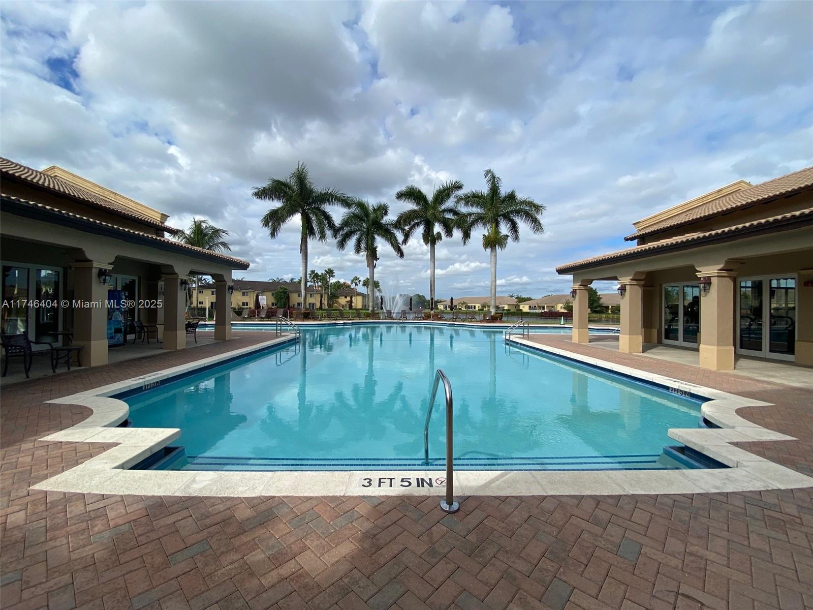 VILLAS AT CARMEL CONDO NO - Residential