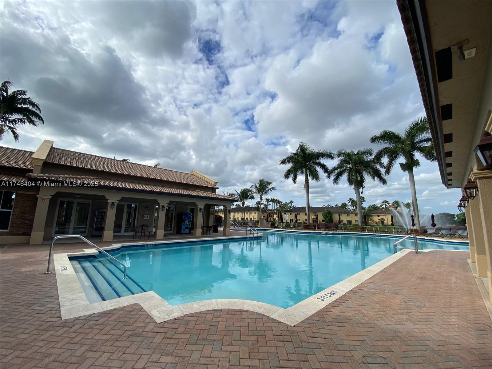 VILLAS AT CARMEL CONDO NO - Residential