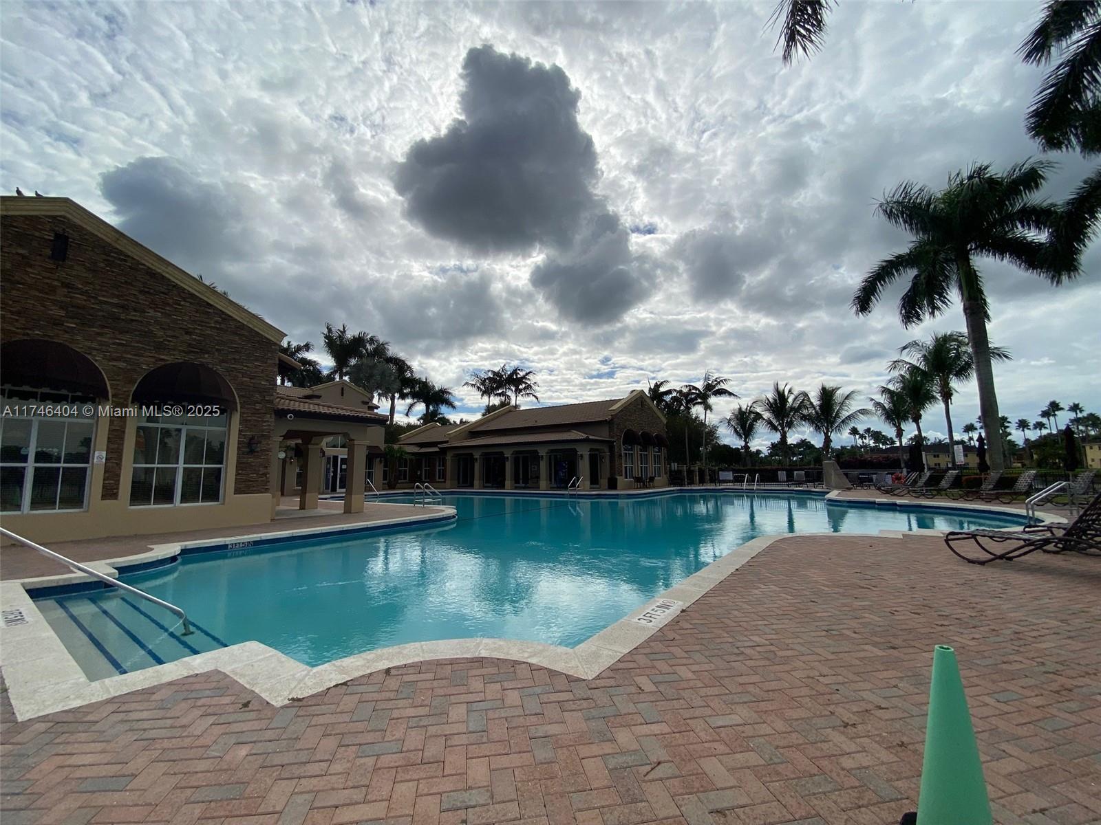 VILLAS AT CARMEL CONDO NO - Residential
