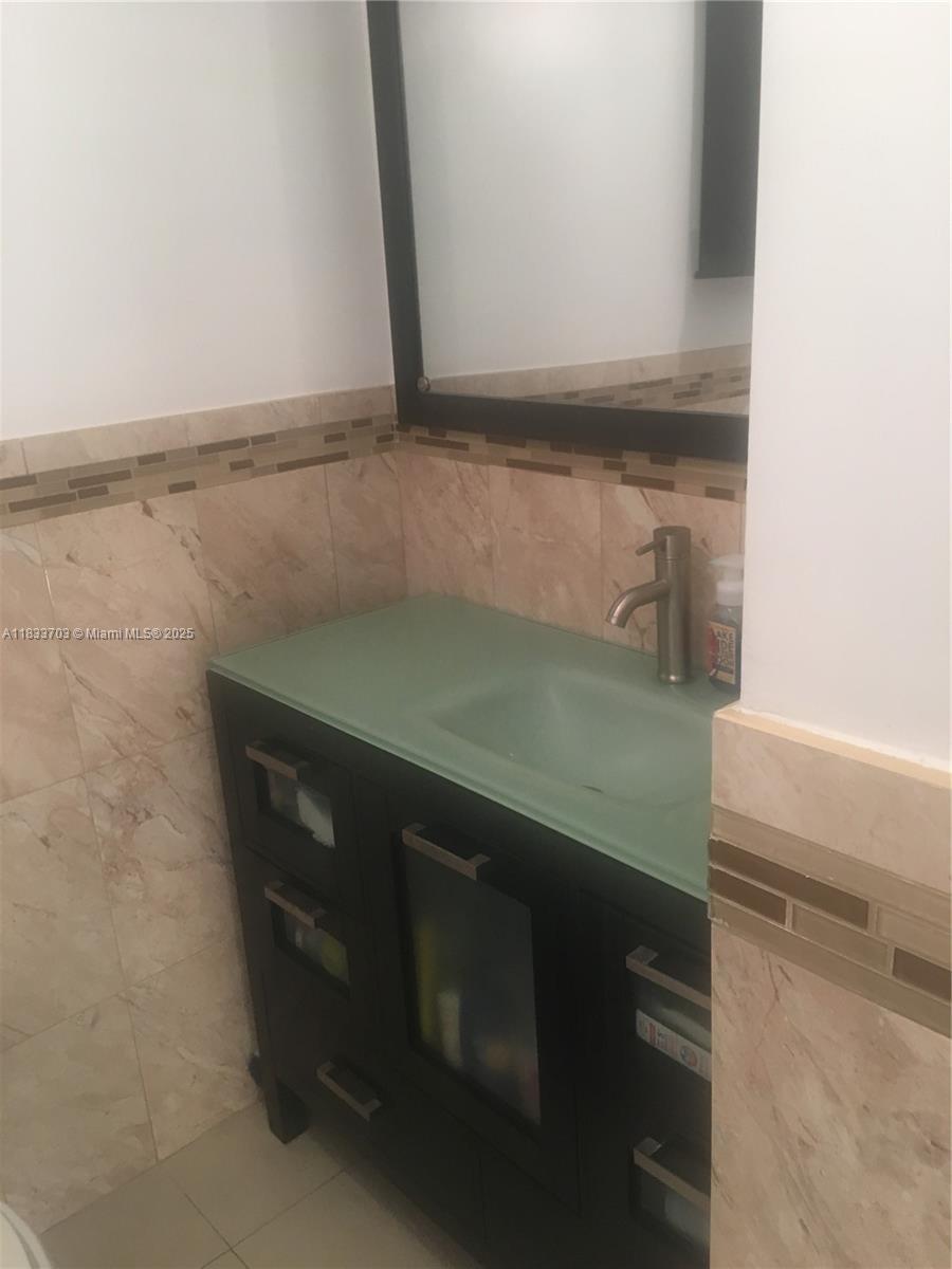 BAHIA VISTA CONDO - Residential