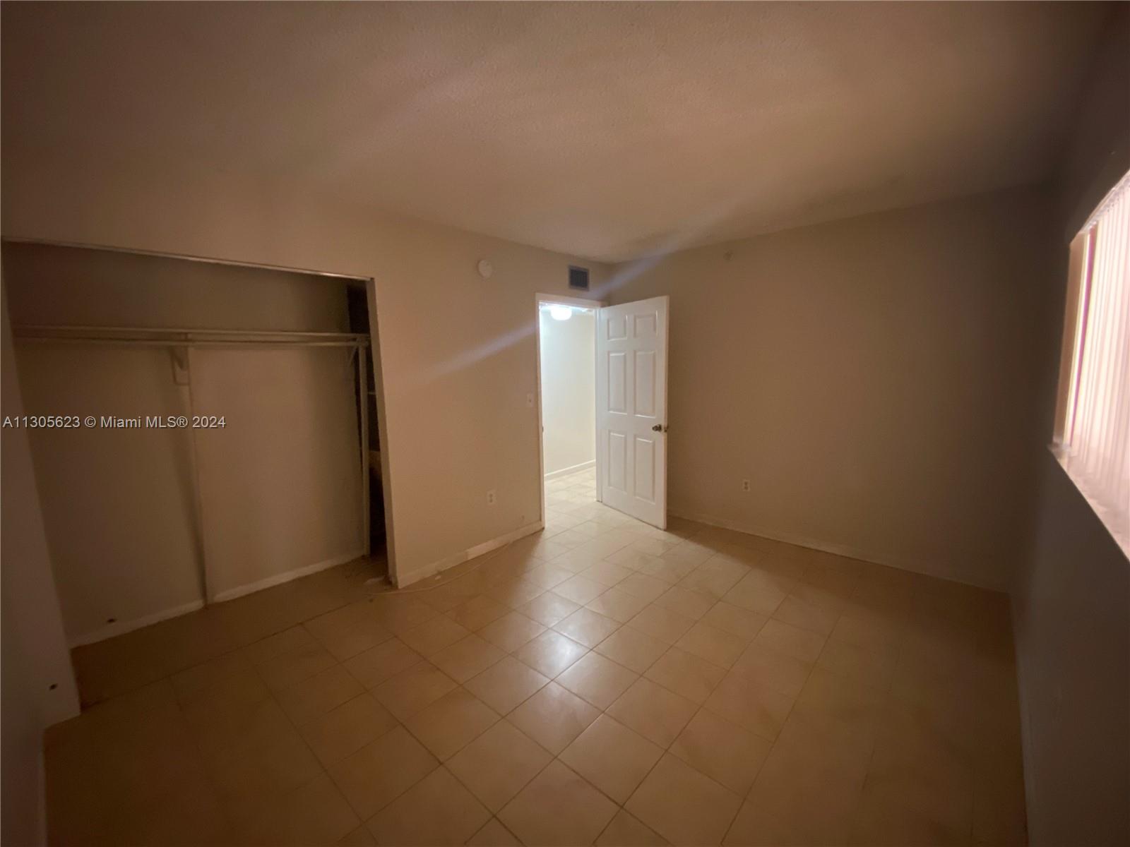 HORIZONS WEST CONDO #10 - Residential